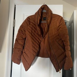 Short puffer jacket from Zara size LARGE ( FUR MISSING )